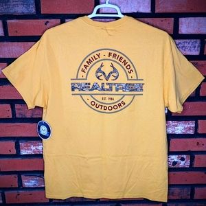 Realtree Outdoors Friends and Family Camo Print Graphic Tee Men's XL Wheat Gold